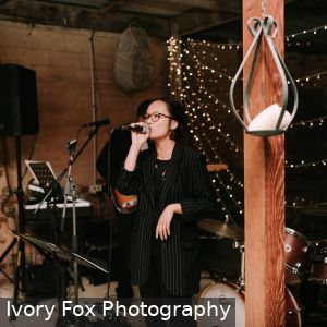 Yen Stender singing and Natalie Cruse playing drums for wedding at White Hill Estate South Australia on 20th October 2018 as part of Cruse Entertainment