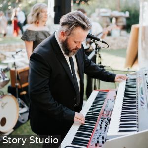 Jonathan Ruse playing keyboard at a wedding in Hahndorf Adelaide South Australia as part of Cruse Entertainment